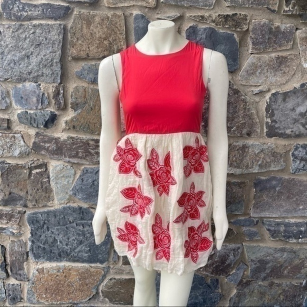 Alice + Olivia Red embroidered Floral Applique dress